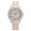 Orologio da donna alla moda con venature del legno beige e numeri arabi su sfondo bianco - Bianco