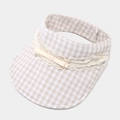 Dettaglio della visiera a quadretti marrone chiaro con pizzo e un fiocco dolce - Regolabile / Beige Cachi