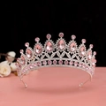 Dettaglio della corona vintage in argento con pietre preziose rosa a goccia e cristalli - Argento Rosa