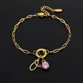 Elegante 14K vergulde roestvrijstalen armband met roze kristal en letter bedeltjes - Letter O