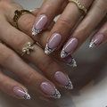 Faux ongles amande French avec nœuds noirs et pois sur base rose poudré - Style Noeud Papillon et Pois Français (JP3825)