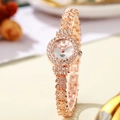 Reloj de cuarzo de lujo para mujer en oro rosa con pedrería y correa en forma de hoja - Oro rosa