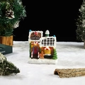 Nahaufnahme des LED-Lebkuchenhauses Candy Shop mit winterlicher Weihnachtsdeko - Leuchtendes Weihnachtsbaumhaus