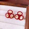 Dettaglio degli orecchini retrò con gemme champagne e bordo in velluto rosso - Perno d'Argento - Rosso - Caffè / Rosso