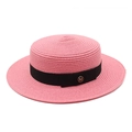 Détail de la texture d'un chapeau canotier rose avec ruban noir et boucle M dorée - M (56-58cm) / Rose Poudré