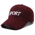 Gorra de béisbol granate con bordado SPORT blanco y relieves táctiles - Ajustable / Burdeos
