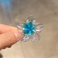 Pinza para el pelo de plumeria en acrílico degradado azul con purpurina y resorte dorado - Azul Transparente con Brillantina