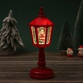 Lanterne de Noël rouge style lampadaire avec figurine Père Noël et effet neige scintillante - Père Noël Rouge / Rouge