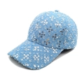 Détail d'une casquette en jean vieilli avec paillettes argentées et bord effiloché - M(56-58cm) / Bleu clair