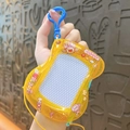 Mini-Magnet-Zeichentafel-Schlüsselanhänger in Gelb-Transparent mit blauem Clip - Gelb