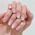 Details von nudefarbenen Ombre-Nägeln zum Aufkleben mit Glitzer und Strasssteinen - Nude Rosa Ombre Glitzer Stil (BW25)