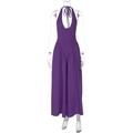 Detailansicht des lila Neckholder-Jumpsuits mit tiefem V-Ausschnitt und weitem Beinschnitt - S / Dunkellila