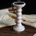 Portacandele vintage a colonna romana in legno bianco con finitura rustica e venature naturali - Stile A - Grande (H21cm)