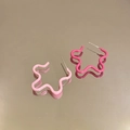 Detailed view of wave-shaped open hoop earrings in pink and magenta matte finish - Pink