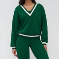 Donkergroene v-hals sweatshirt set met witte strepen voor sport en dagelijks gebruik - L / Kerstgroen