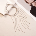 Dettaglio di collane di perle a strati con nappe argentate e chiusura a moschettone sicura - Argento (Set da due pezzi)
