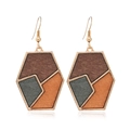 Boucles d'oreilles hexagonales avec patchwork de bois marron orange et vert foncé - Modèle 1 (Patchwork Hexagone)