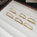 Französischer Stil vergoldete Perlen- und Zirkonia Ringkollektion im Schmuckkästchen - 6-Teiliges Ring-Set / Gold