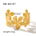 Dettaglio del bracciale a fiore in oro 18K con diametro 6,3cm e altezza petalo 3cm - Oro 18K / Stile Fiore Dorato (NB-B6107)