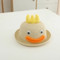 Vue détaillée d'un chapeau de paille pour enfant avec yeux 3D et bec de canard en peluche - Chapeau Uniquement / Beige