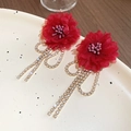 Primer plano de pendientes de flores rojas con lazo de cristal y borlas largas en bandeja - Estilo de Flor de Gasa Roja con Borla de Diamantes (1# Aguja de Plata - Oro - Rojo)