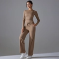 Yoga-Set in Kaffeebraun mit engem Langarmshirt und weiter Jogginghose mit Kordelzug-Detail - S / Kakao