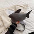 Borsa a tracolla creativa a forma di squalo, pelle grigio scuro con cinturino a catena - Grigio