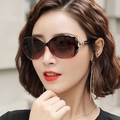Polarized camellia oversized sunglasses with dark gradient lenses and black red frame - Fox Style Red
