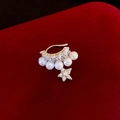 Earcuff de oro de doble capa con perlas blancas y un colgante de estrella brillante - Plata-Oído Derecho (Clip)