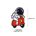 Pin's émaillé astronaute sur moto rouge avec dimensions affichées et poids de 3 grammes - Scooter Astronaut Style