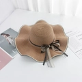 Detail of khaki straw hat with wavy brim and black polka dot gauze bow decoration - M (56-58cm) / Khaki