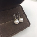 Eleganti orecchini a goccia con perle d'acqua dolce e ganci in argento in una scatola - 7.5mm Base Argento Perla Tonda Tacco Alto in Argento
