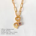Collana a graffetta dorata con ciondolo lettera Q e cristallo viola. - Lettera Q (XNL0079)