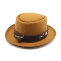Détail d'un chapeau en feutre avec bande en cuir, tête de taureau et broderies florales - M (56-58cm) / Kaki