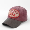 Detalle del bordado de bandera USA en gorra de béisbol granate y gris lavado - Ajustable 55-60CM / Burdeos