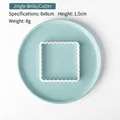 Weißer gewellter quadratischer Weihnachtsplätzchen Ausstecher 8x8cm aus lebensmittelechtem Kunststoff - PLA / Glocken-Ausstechform