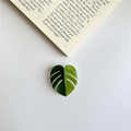 Herzförmige Monstera-Blatt Handyhalterung aus grünem Acryl mit weißen Aderdetails - Gelb Monstera (m142)