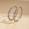 Vue détaillée de boucles d'oreilles chaîne en argent plaqué or 18K avec zircons brillants - Argenté