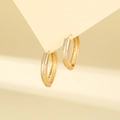 Elegantes pendientes de aro dorados con micro pavé de circonitas y diseño de lujo - Hebilla de oreja / Dorado