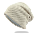 Detalle del gorro de punto beige con forro gris y diseño térmico de doble capa - Talla única / Blanco Roto