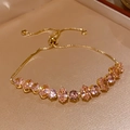 Détail du bracelet doré ajustable avec zircons roses ovales sur fond de soie fine - Style Ajustable Rose Champagne (14#) / Doré