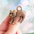 Spilla a forma di gatto vintage con strass ambrati e pietre nere vista a mano - Gatto in Piedi Strass Marrone / Champagne