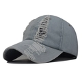 Casquette de baseball en jean délavé bleu clair avec effets usés et déchirures vintage - Style Déchiré / Bleu clair