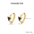 Dettaglio degli orecchini triangolari placcati oro 18K con vetro nero sfaccettato - Oro Nero (KE114066-GC)
