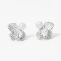Orecchini a fiore in acciaio inossidabile argento con eleganti perle bianche centrali - Argento (PD3314)