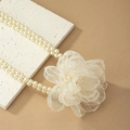 Elegante collana di perle a doppio strato con un grande fiore in tessuto 3D color crema - Bianco