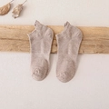 Breathable low-cut cotton socks for men in light khaki with heel tab and ribbing - One Size / Khaki