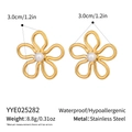 Detailansicht der 18K vergoldeten Blumenohrringe mit Perlen, 3,0 cm Edelstahl-Ohrstecker - Blumenohrringe (YYE025282)