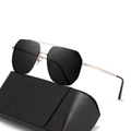 Lunettes aviateur avec monture dorée et verres noirs dans un étui en cuir noir - Monture Or Noir Gris