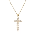Elegante collana con croce dorata da donna con pietre di zircone su una catena classica - Stile Croce Intarsiata Pave (CN001966YH)